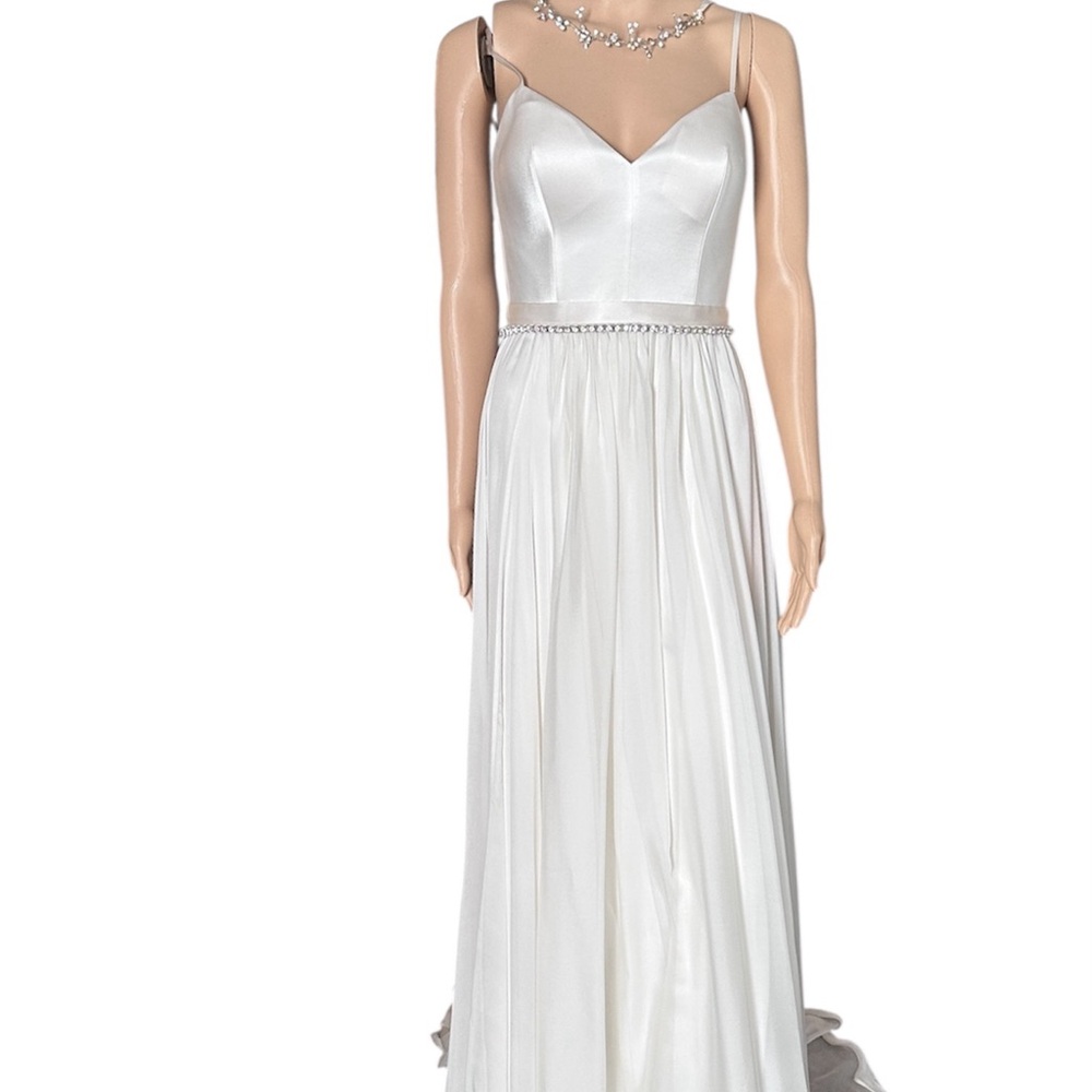 White Sleeveless Sweetheart Wedding Dress